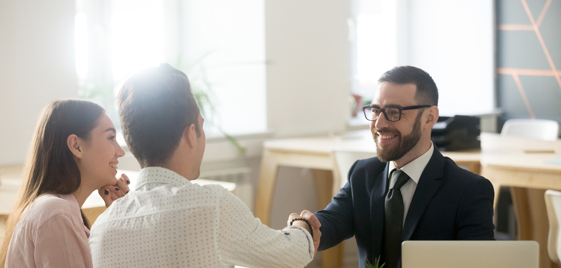 Business between a couple and a businessman